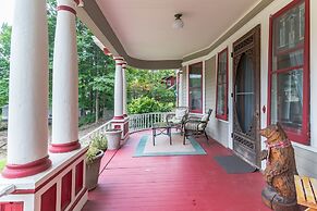 Spacious Victorian Home With Mountain Views And Lots Of Fun Extras!! 5