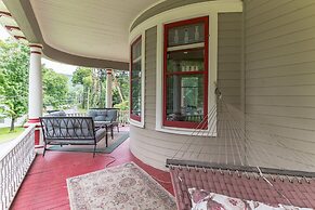 Spacious Victorian Home With Mountain Views And Lots Of Fun Extras!! 5