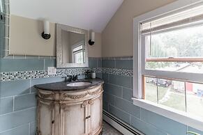 Spacious Victorian Home With Mountain Views And Lots Of Fun Extras!! 5