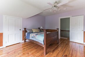 Spacious Victorian Home With Mountain Views And Lots Of Fun Extras!! 5