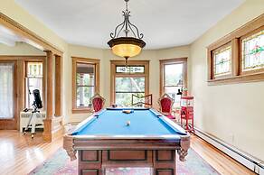 Spacious Victorian Home With Mountain Views And Lots Of Fun Extras!! 5