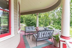 Spacious Victorian Home With Mountain Views And Lots Of Fun Extras!! 5