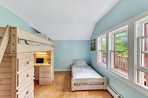 Spacious Victorian Home With Mountain Views And Lots Of Fun Extras!! 5