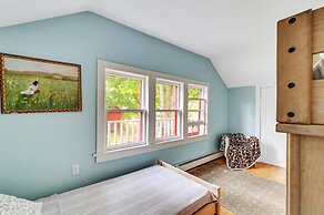 Spacious Victorian Home With Mountain Views And Lots Of Fun Extras!! 5