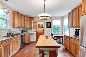 Spacious Victorian Home With Mountain Views And Lots Of Fun Extras!! 5