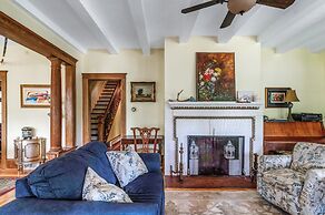 Spacious Victorian Home With Mountain Views And Lots Of Fun Extras!! 5