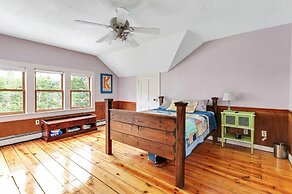 Spacious Victorian Home With Mountain Views And Lots Of Fun Extras!! 5