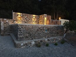 Chaihoutes stone villa into Olive farm in Zia