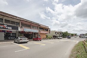 Spot On 90305 Hen Hen Hotel