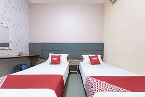 Spot On 90305 Hen Hen Hotel