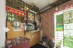 Spot On 90305 Hen Hen Hotel