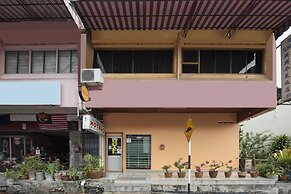 Spot On 90305 Hen Hen Hotel