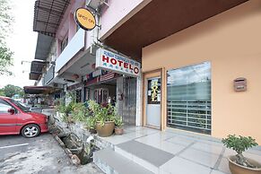 Spot On 90305 Hen Hen Hotel