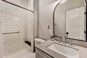 Cozy Chic Home In Downtown Loveland!