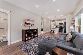 Cozy Chic Home In Downtown Loveland!