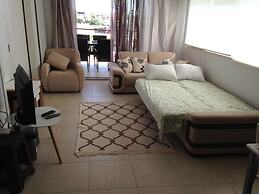 Babylon 40 - 2 bed Private Home Sleeps Up To 6 Close to Everything