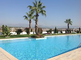 Babylon 40 - 2 bed Private Home Sleeps Up To 6 Close to Everything