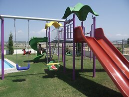 Babylon 40 - 2 bed Private Home Sleeps Up To 6 Close to Everything