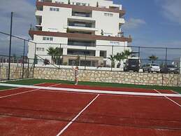 Babylon 40 - 2 bed Private Home Sleeps Up To 6 Close to Everything