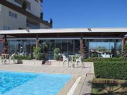 Babylon 40 - 2 bed Private Home Sleeps Up To 6 Close to Everything