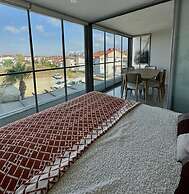 Babylon 40 - 2 bed Private Home Sleeps Up To 6 Close to Everything