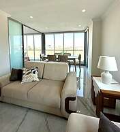 Babylon 40 - 2 bed Private Home Sleeps Up To 6 Close to Everything