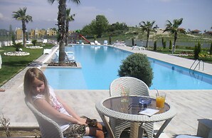 Babylon 40 - 2 bed Private Home Sleeps Up To 6 Close to Everything