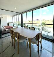 Babylon 40 - 2 bed Private Home Sleeps Up To 6 Close to Everything