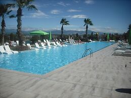 Babylon 40 - 2 bed Private Home Sleeps Up To 6 Close to Everything