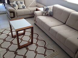 Babylon 40 - 2 bed Private Home Sleeps Up To 6 Close to Everything