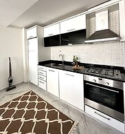 Babylon 40 - 2 bed Private Home Sleeps Up To 6 Close to Everything