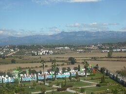 Babylon 40 - 2 bed Private Home Sleeps Up To 6 Close to Everything