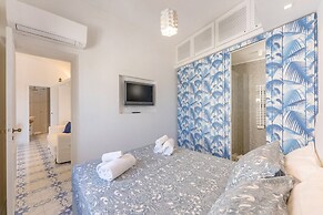 Azzurra, Capri Center