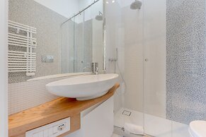 Azzurra, Capri Center