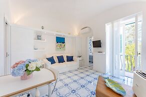 Azzurra, Capri Center