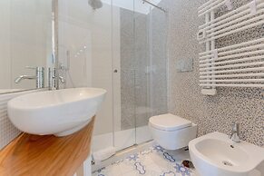 Azzurra, Capri Center