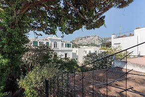 Azzurra, Capri Center