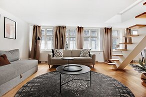 Sanders Regent - Treasured 3-bdr Apt With Terrace