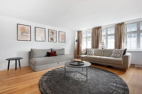 Sanders Regent - Treasured 3-bdr Apt With Terrace