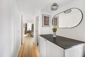 Sanders Regent - Treasured 3-bdr Apt With Terrace