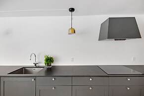 Sanders Regent - Treasured 3-bdr Apt With Terrace