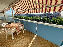One-bedroom Flat With Shared Pool