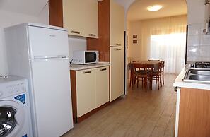 Cozy Villa With Private Garden-beahost