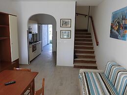 Cozy Villa With Private Garden - Beahost