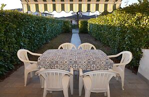 Cozy Villa With Private Garden-beahost