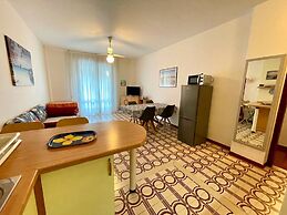 Welcoming Flat With Pool View Balcony