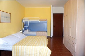 Welcoming Flat With Charming Pool View Terrace