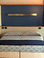 Room in Guest Room - Bright and Spacious Double-room