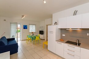 Torbole Relax, Pool & Balcony Apartment 2