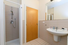 Torbole Relax, Pool & Balcony Apartment 2